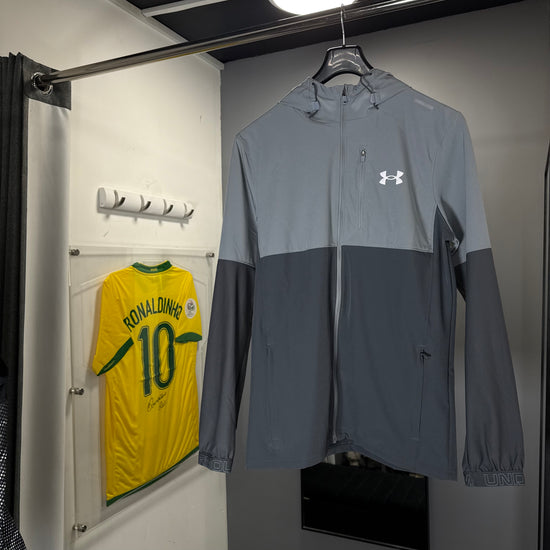 UNDER ARMOUR WINDRUNNER