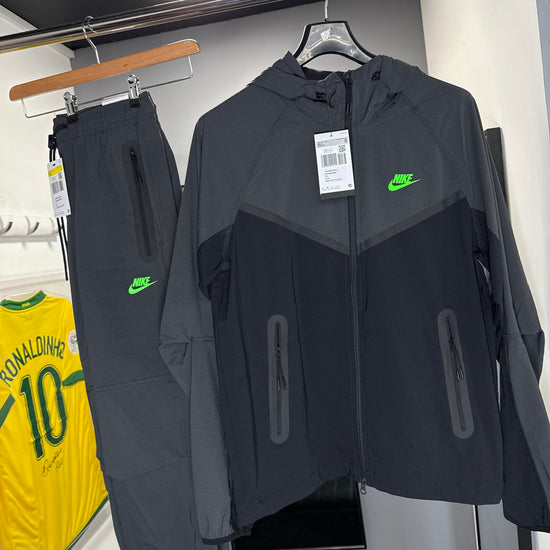 NIKE TECH WOVEN TRACKSUIT