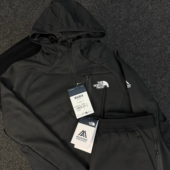 THE NORTH FACE BLACK TRACKSUIT