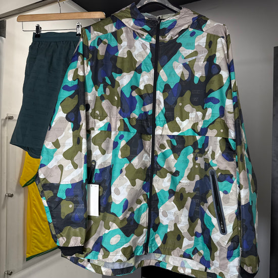 NIKE RARE CAMO REFLECTIVE WINDRUNNER SHORT SET