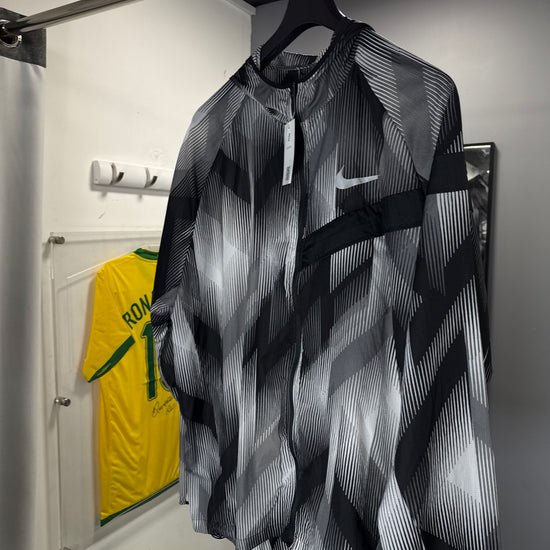 NIKE WINDRUNNER