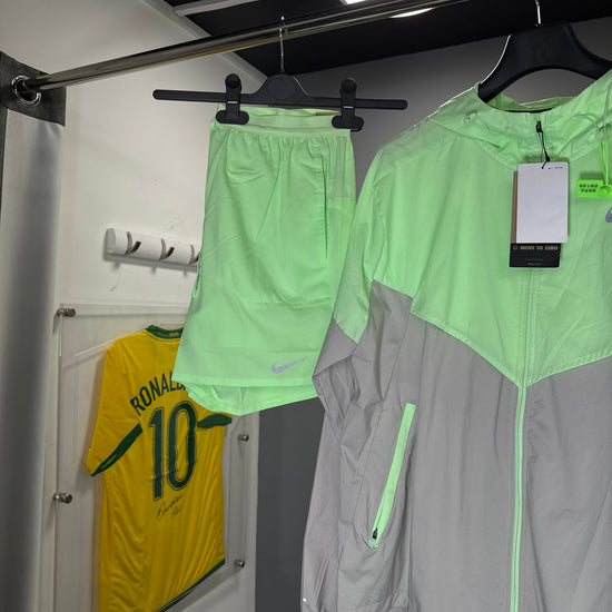 NIKE NEON UV WINDRUNNER SHORT SET