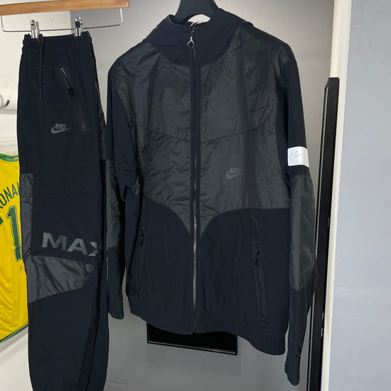NIKE AIR MAX TRACKSUIT