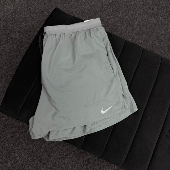 NIKE GREY SHORTS