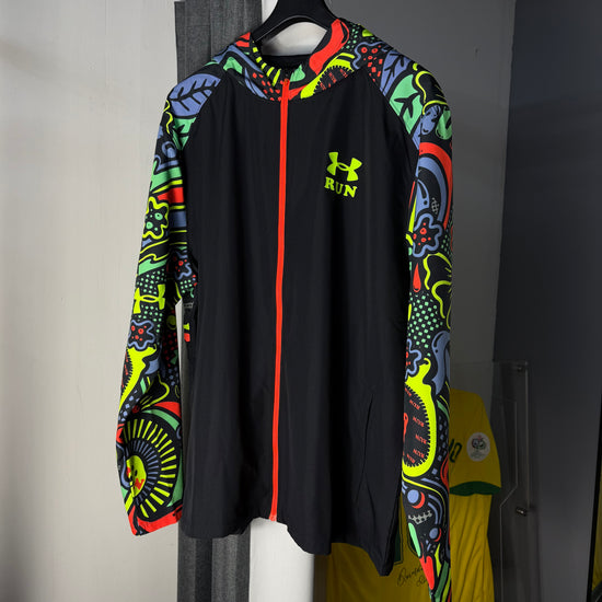 UNDER ARMOUR PATTERNED WINDRUNNER