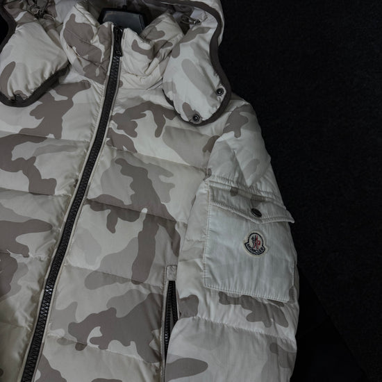 MONCLER WHITE CAMO AITON